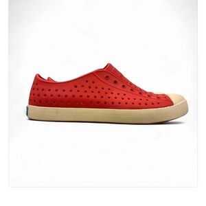 NATIVE Kids Water Shoes - junior size 5 Red